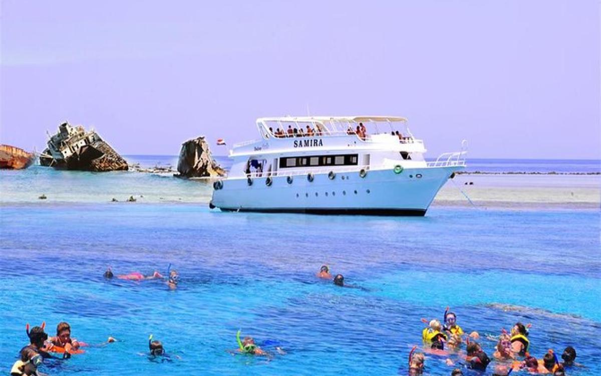 Tiran island by boat with VIP excursions