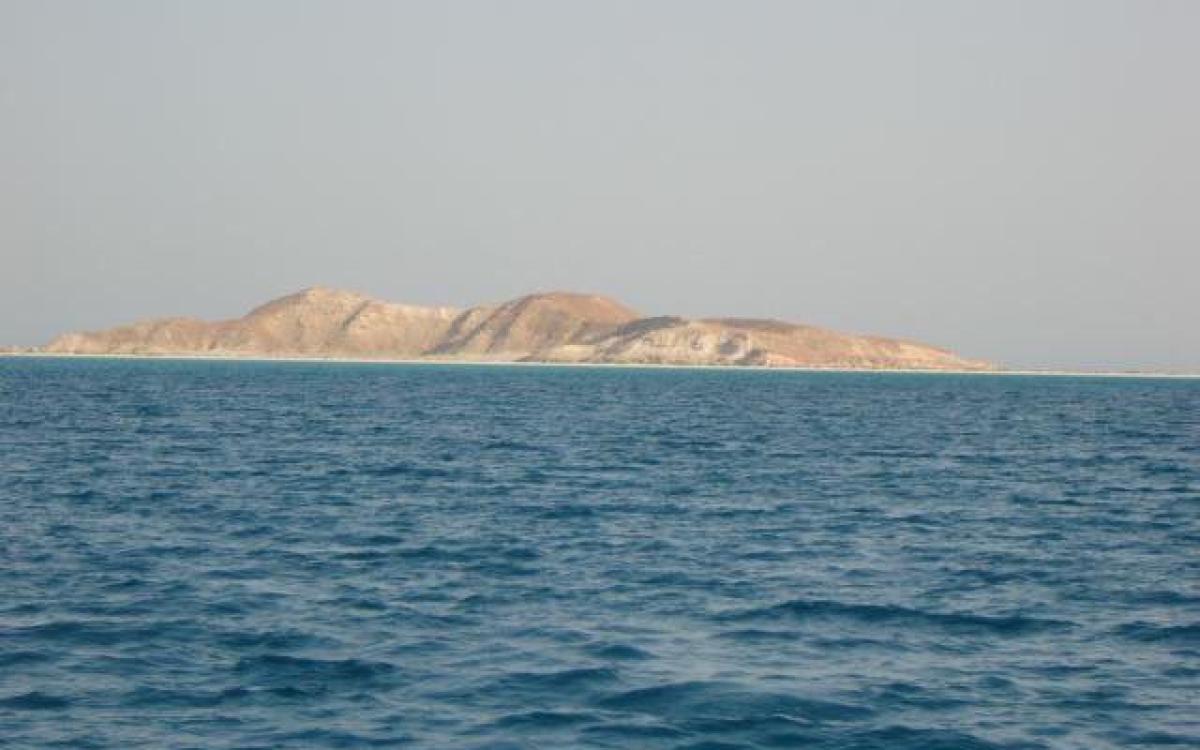 Tiran island by boat with VIP excursions